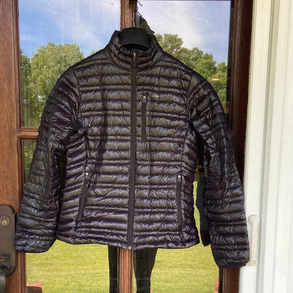 Patagonia women’s ultra light down‎ jacket. Size S (flaw)